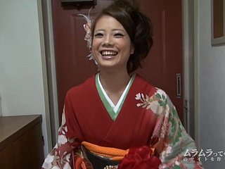 X-rated geisha knippert harige kut en geeft een blowjob