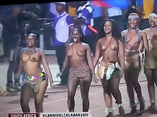 الرقص الثقافي في جنوب أفريقيا في كالابار كرنفال 2017