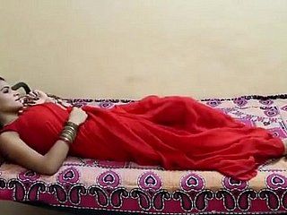 Indian Bhabhi follada en sari rojo