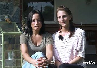 Mia dan Sara Nikmati Luar Lesbian Seks - Eresty