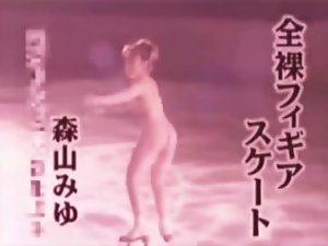 中国佬冰上舞蹈的裸体女子