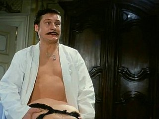 سیکسی نوکرانی پکڑی گئی - اسکاپیو (1977) جنسی منظر 2 کے اشارے میں