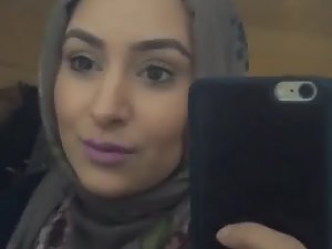 hijabi locate sucking lips