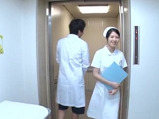 Cum in bocca termina per l'infermiera giapponese stravagante Sakamoto Sumire