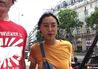 Asian chinois June Liu Creampie - Spicygum baise le gars américain à Paris X Twirp Streak présente