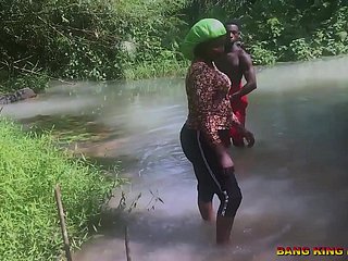 SEXE EN STREAM AFRICAIN AVEC UN FAUX PROPHÈTE pendant qu'il baise materfamilias femme amateurish