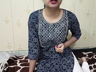 Indische schöne Stiefschwester fickt jungfräulichen Stiefbruder, indisches Hindi